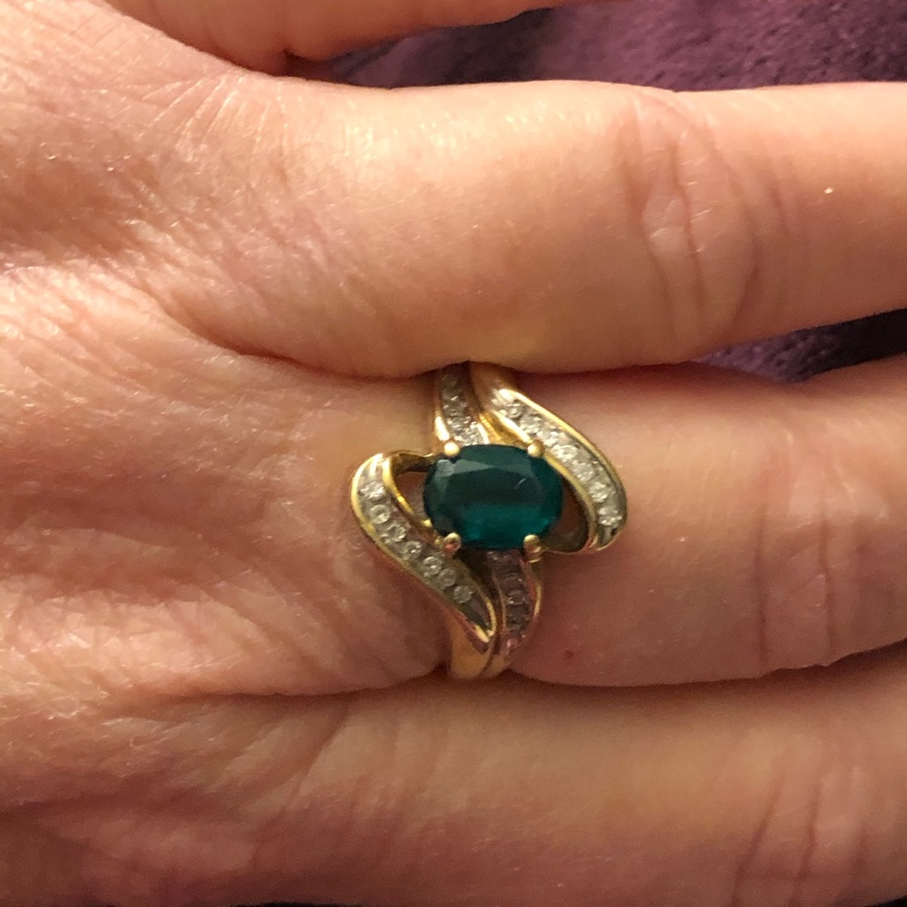 SOLD!     Solid 10kt gold ring